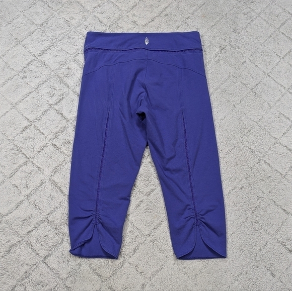 Free People Leggings Women's M Blue Scorpio Capri Ruched Studio Performance Crop - Picture 8 of 9